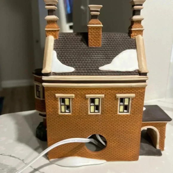 Dept 56 Dickens' Village Series Dursley Manor Christmas Light Up Christmas home - Picture 10 of 12